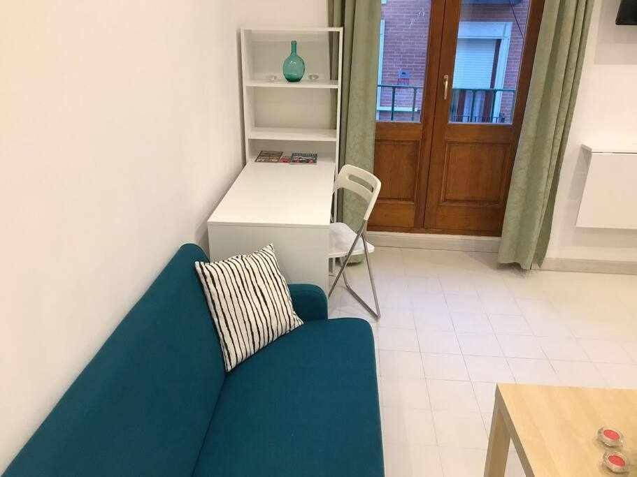 Un Genial Estudio En El Barrio Las Cortes Madrid Exterior photo