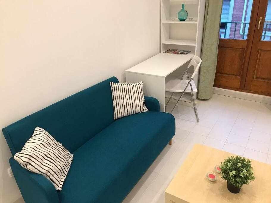 Un Genial Estudio En El Barrio Las Cortes Madrid Exterior photo